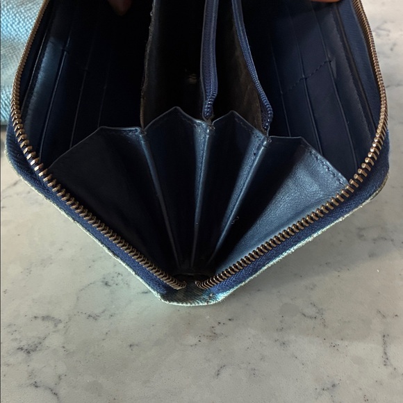 Gucci Light Blue Denim Chevron Wallet with Pearl Logo - Picture 7 of 7